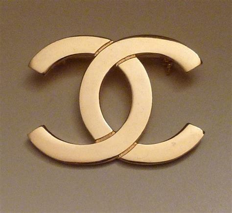 Chanel brooches near me